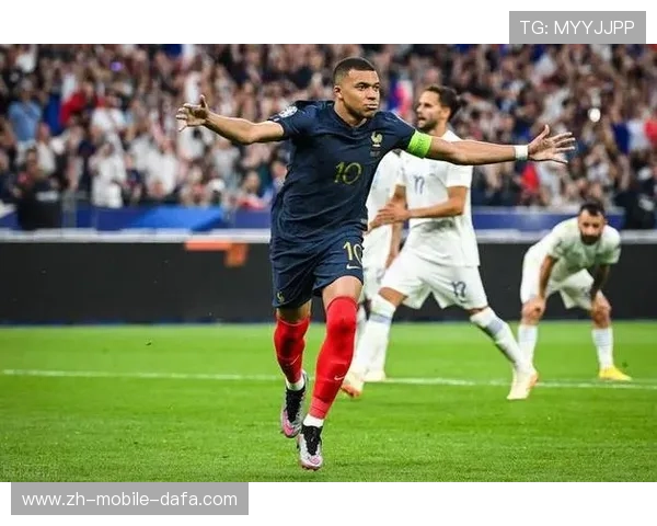 姆巴佩:法国足球新星的成长与荣耀 姆巴佩:法国足球新星的成长与荣耀